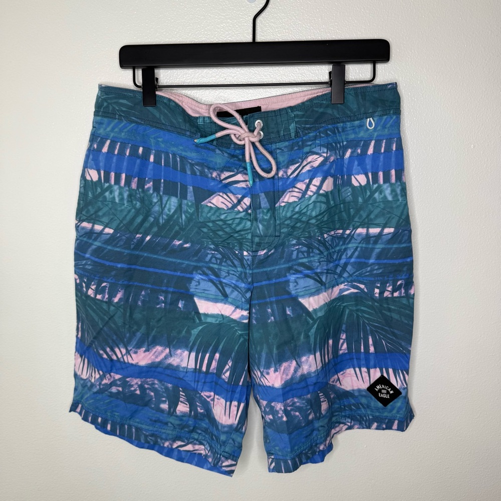 American Eagle Outfitters • Tropical Blue Board Shorts Size Medium